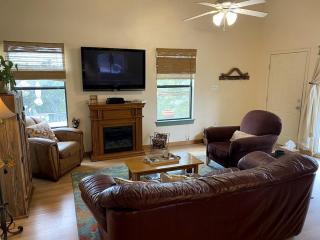 Amazing Texas Glamping Destination: Gorgeous Cabin with Valley Views in Wimberley - Wimberley - 8