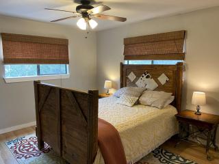Amazing Texas Glamping Destination: Gorgeous Cabin with Valley Views in Wimberley - Wimberley - 5