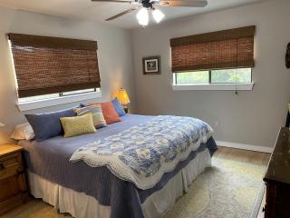 Amazing Texas Glamping Destination: Gorgeous Cabin with Valley Views in Wimberley - Wimberley - 3