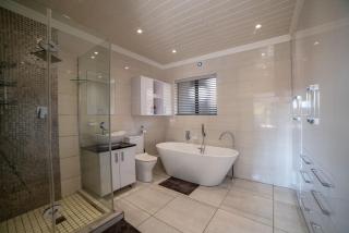 Cozy family home away from home - Trevallyn - 1