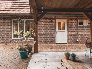 Charming Decorated House in Nature - Zuidwolde - 9