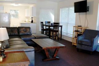 Waterfront Cabin Rental on the Banks of the Guadalupe River near San Antonio, Texas - New Braunfels - 9