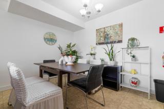 Stylish 2BR by Stampede Free Parking Terrasse - Calgary - 8