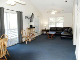 Riverfront Cabin Rental near Canyon Lake in New Braunfels, Texas - New Braunfels - 7