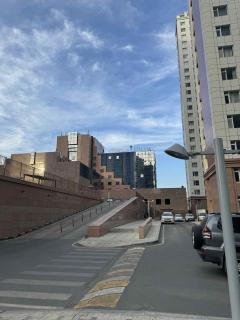 Two BR Apt near Chinggis Hotel - Ulaanbaatar - 1
