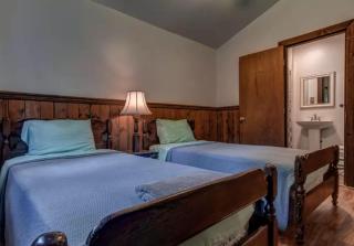 Cozy Cottage Rental with Small Private Pond in Canadensis, Pennsylvania - Canadensis - 2
