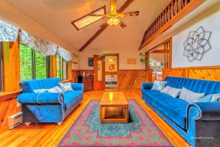 Cozy and Secluded Cabin with a Fireplace in the Poconos Mountains of Pennsylvania - Canadensis - 8