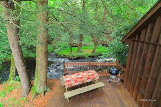 Traditional Wooden Cabin Rental in the Poconos, Pennsylvania - Canadensis - 9