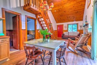 Traditional Wooden Cabin Rental in the Poconos, Pennsylvania - Canadensis - 6