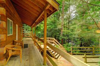 Idyllic Log Cabin Rental with a Porch in the Poconos of Pennsylvania - Canadensis - 9