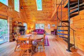 Idyllic Log Cabin Rental with a Porch in the Poconos of Pennsylvania - Canadensis - 6