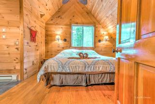 Idyllic Log Cabin Rental with a Porch in the Poconos of Pennsylvania - Canadensis - 5