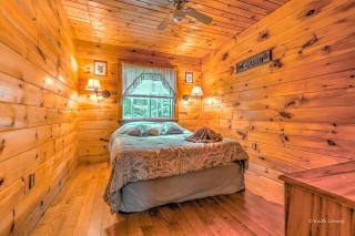 Idyllic Log Cabin Rental with a Porch in the Poconos of Pennsylvania - Canadensis - 3