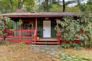 Private Cabin Rental with Wood-Burning Fireplace in Canadensis, Pennsylvania - Canadensis - 9