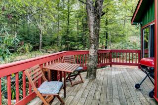 Private Cabin Rental with Wood-Burning Fireplace in Canadensis, Pennsylvania - Canadensis - 8