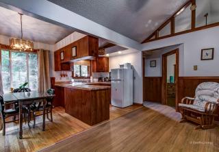 Private Cabin Rental with Wood-Burning Fireplace in Canadensis, Pennsylvania - Canadensis - 4