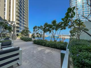 Vogue Spacious Two Bedroom Apartment located 20th Floor on 5242 by Emaar with Dubai Marina View and balcony amazing infinity pool - 4