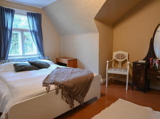 Viihtyisä yläkerran huoneisto - 0