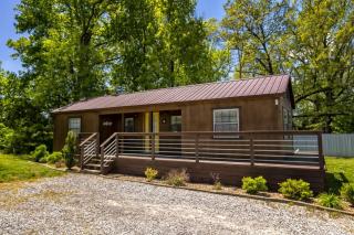 Cute Tiny House Glamping Destination near Lake of Egypt, Illinois - Marion - 4