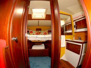 Unique Yacht Rental in a Peaceful Setting on Damariscotta River, Maine - Damariscotta - 1