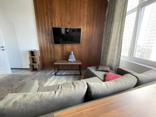 Стильный лофт в Аркадии - спальня и кухня-студия с боковым видом на море! - 8