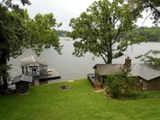 Lakefront Luxury: Private Water Front Vacation Rental with Views Near Hot Springs, AR - Hot Springs - 7