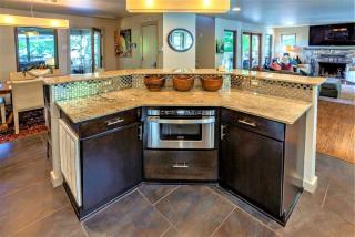 Lakefront Luxury: Private Water Front Vacation Rental with Views Near Hot Springs, AR - Hot Springs - 4
