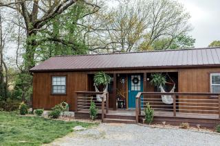 Amazing Cozy Cabin with Fireplace in Marion, Illinois - 9