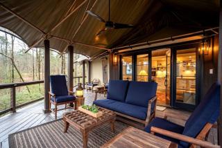 Serenity for Friends: Luxe Tented Cabin and Hot Tub Delight in Hot Springs, AR - Lake Hamilton - 8