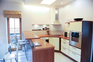 Rooftop Charm Stylish 2BDR Steps from Town Hall - Vilnius - 7