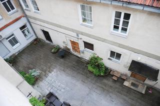 Rooftop Charm Stylish 2BDR Steps from Town Hall - Vilnius - 6