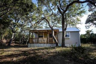 Rustic Dog-Friendly Cabin with Private Deck and Hot-Tub in Texas - Wimberley - 0