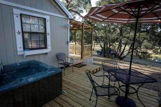 Rustic Dog-Friendly Cabin with Private Deck and Hot-Tub in Texas - Wimberley - 9