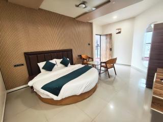 Marco luxury hotel - Anand - 4
