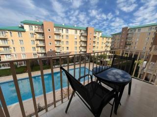 Modern 4 Room Balcony & Pool - Ştefăneştii de Sus - 3