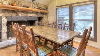 Nature's Hideaway: Cabin Retreat to Unwind from Gatlinburg's Crowds - 1