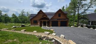 Mountain Side Lodge- 5 bedroom with hot tub and more! - 9