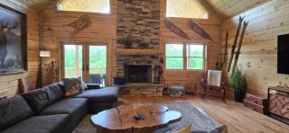 Mountain Side Lodge- 5 bedroom with hot tub and more! - 1