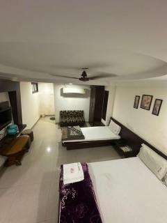 Gaumati hotel - Indore - 1