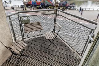 Double room at Capital Edge - Bristol - 9