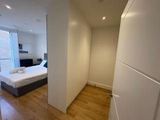 Cosy 2 bed 2 bath with Netflix views Balcony - Birmingham - 7