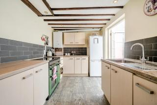 Charming Grade 2 Listed Oak-beamed Cottage - Sawston - 8