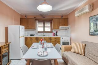Antonela's Holiday Cottage in the countryside - Ground Floor - Kómi - 4