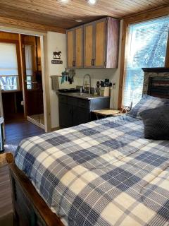 Rustic Texas Hill Country Vacation Rental with a Fire Pit - Marble Falls - 4