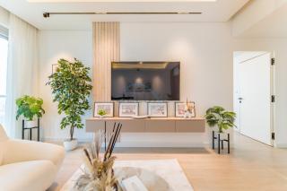 Golf Course And Canal Views, Mins to Dubai Marina And Dubai Mall, Golf Towers T1 - The Greens by Deluxe Holiday Homes - 1