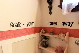 Rustic Victorian-Style Cottage Rental with Clawfoot Bathtub on Hamilton Creek, Texas - Marble Falls - 8