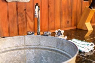 Rustic Victorian-Style Cottage Rental with Clawfoot Bathtub on Hamilton Creek, Texas - Marble Falls - 4