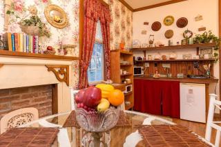 Rustic Victorian-Style Cottage Rental with Clawfoot Bathtub on Hamilton Creek, Texas - Marble Falls - 2