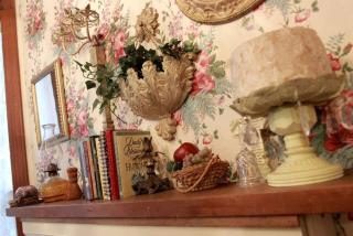 Rustic Victorian-Style Cottage Rental with Clawfoot Bathtub on Hamilton Creek, Texas - Marble Falls - 1