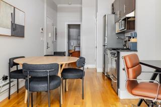 Blueground Hells Kitchen washer nr Times Square NYC-1875 - 7